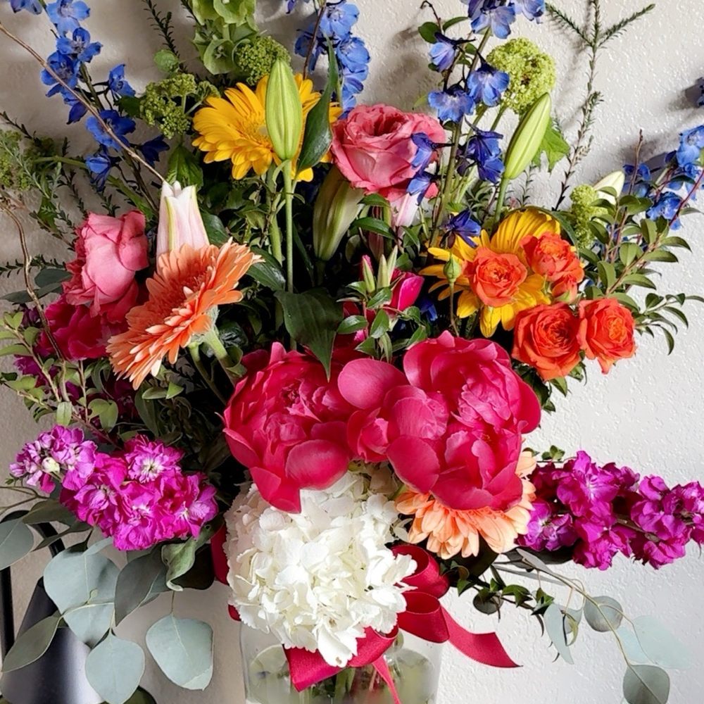 Bartlett Flowers & Gifts - Florists Near Me - Roseville, California