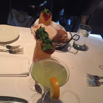 Hendrick's Tavern - Cocktails - Bars Near Me - Roslyn, New York