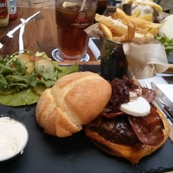 Foster's Hollywood - Black Label con queso de cabra y bacon añadidos :D