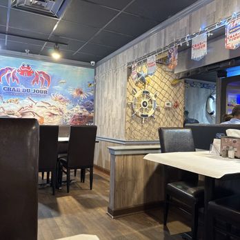 Crab Du Jour - Inside seating area - Seafood Near Me - Asheville, North Carolina Crab Du Jour - Inside seating area - Seafood Near Me - Asheville, North Carolina
