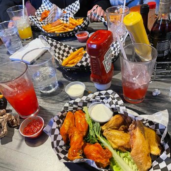 Kallans Bar and Grill - Wings and fries - Bars Near Me - Sugarloaf, California