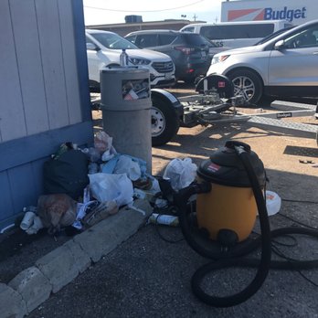 Payless Car Rental - This is disgusting and unsanitary. They do a lot of work under the table - Car Rental Near Me - Houston, Texas