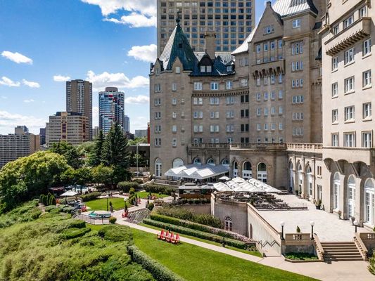 Fairmont Hotel Macdonald by null