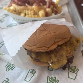 Shake Shack Orlando Premium Outlets - Food Court - Cheeseburger - Burgers Near Me - Orlando, Florida Shake Shack Orlando Premium Outlets - Food Court - Cheeseburger - Burgers Near Me - Orlando, Florida