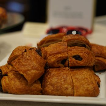 Morning Parade Coffee Bar - Coffee & Tea Near Me - Toronto, Ontario