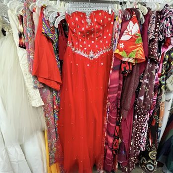 Red White & Blue Thrift Store - $15 Quinceañera dress - Thrift Stores Near Me - Gladstone, Oregon