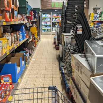 ALDI - Pallets in the middle of the aisles - Grocery Near Me - College Park, Georgia