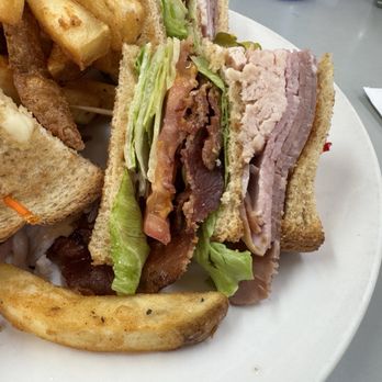 Cozy Corner - Combo club sandwich - Diners Near Me - Miami Springs, Florida