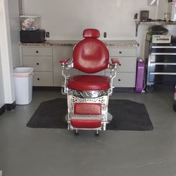 Mary's Barbershop - Barberchair