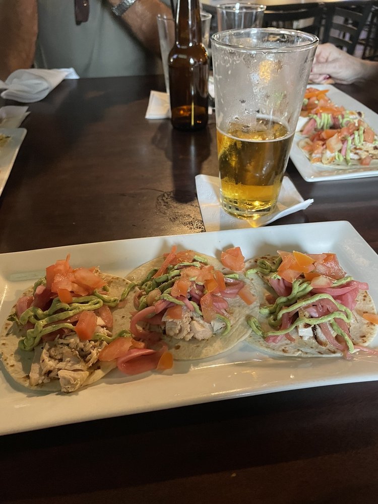 Social spots from 1 Under Craft Beer & Eats