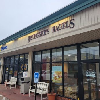 Bruegger's Bagels - Storefront - Bagels Near Me - Brecksville, Ohio Bruegger's Bagels - Storefront - Bagels Near Me - Brecksville, Ohio