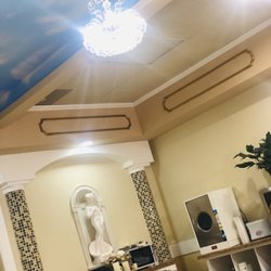 A T Nail & Spa - The cutest nail salon I've been to in this little town :)
