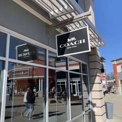 Coach Outlet - Outside