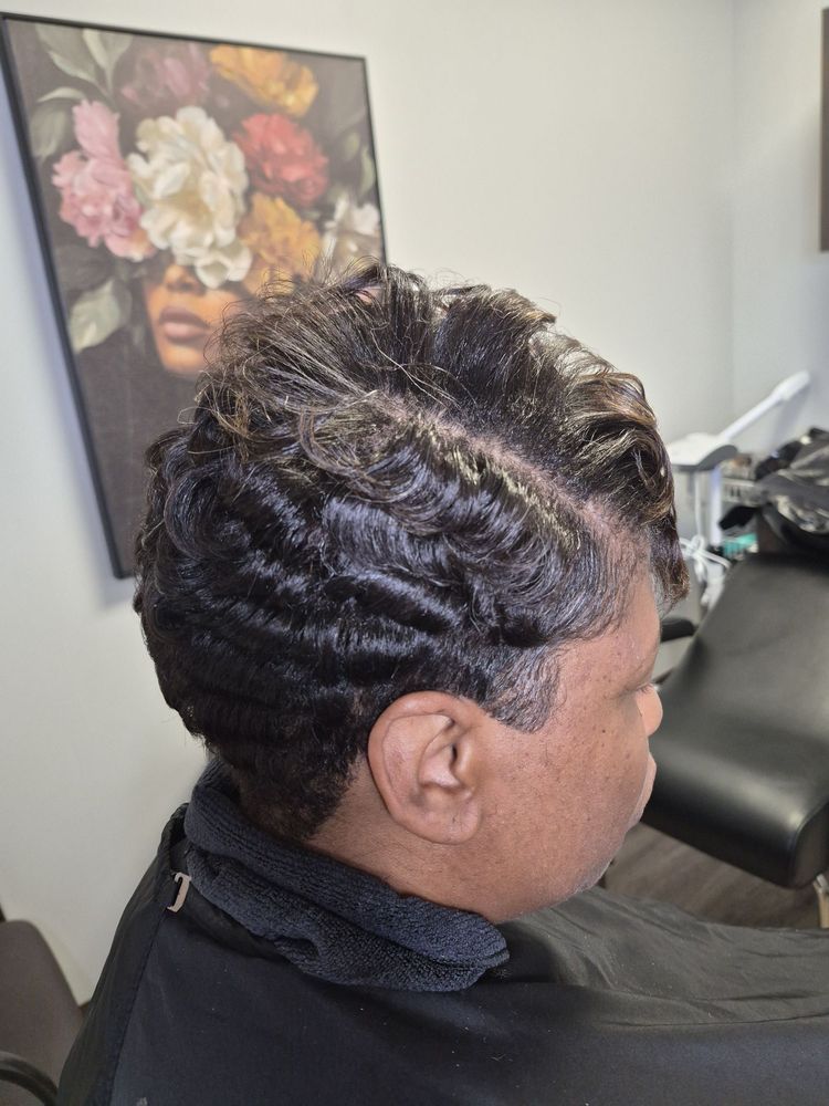 Kiah's Kuts Plus Salon Logo