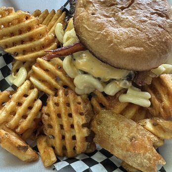 Boss Burgerz By Froggies - Bacon Mac and cheese burger - Burgers Near Me - Arlington, Texas Boss Burgerz By Froggies - Bacon Mac and cheese burger - Burgers Near Me - Arlington, Texas