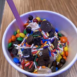 16 Handles - Chocolicious Frozen Yogurt