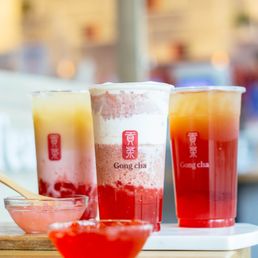 Strawberry Smoothie (centre), Strawberry Green Milk Tea (left), Strawberry Green Tea (right) Strawberry Smoothie (centre), Strawberry Green Milk Tea (left), Strawberry Green Tea (right)