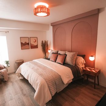 Pickle & Perk - Bed and breakfast bedroom - Coffee & Tea Near Me - Ironton, Missouri