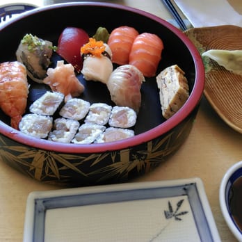 Fuji-San - Small sushi assortment set - Japanese Near Me - Antwerp, VAN Fuji-San - Small sushi assortment set - Japanese Near Me - Antwerp, VAN