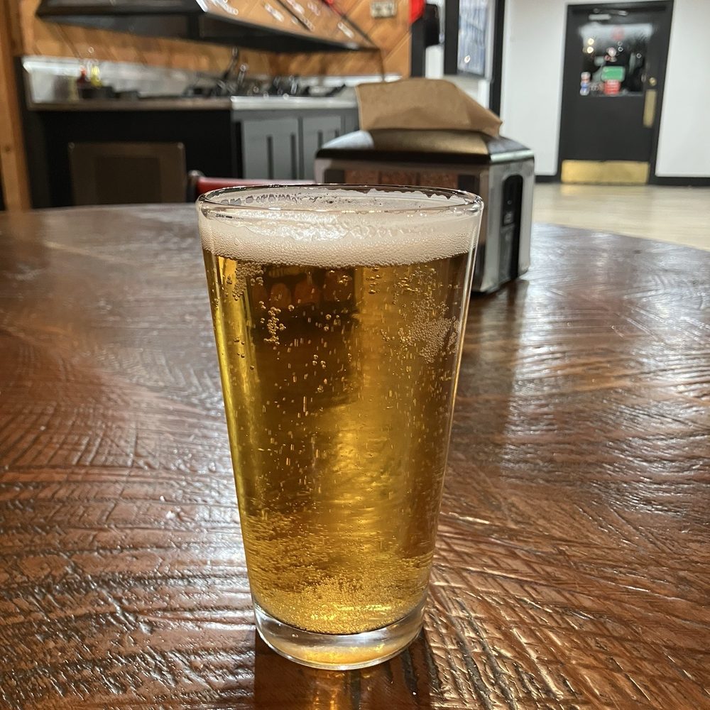 Round Table Pizza - 805, cold and refreshing, a perfect pour (minus a sip). - Pizza Near Me - Yreka, California Round Table Pizza - 805, cold and refreshing, a perfect pour (minus a sip). - Pizza Near Me - Yreka, California