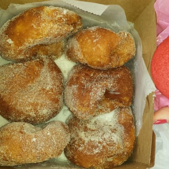 Leonard's Bakery - Malasadas and guava muffin - Bakeries Near Me - Honolulu, Hawaii Leonard's Bakery - Malasadas and guava muffin - Bakeries Near Me - Honolulu, Hawaii