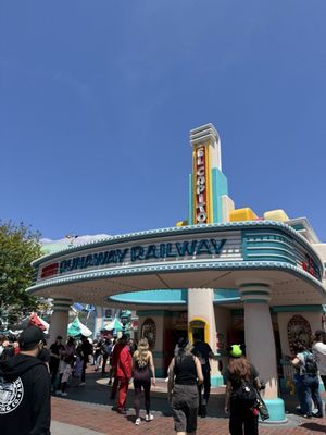 Mickey and Minnie's Runaway Railway by null