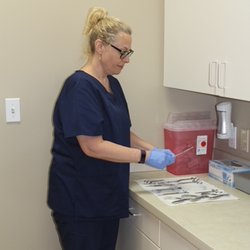 Advanced Foot & Ankle Center - Hope - busy assisting our Doctors!