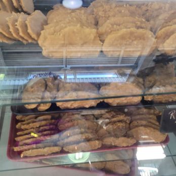 Loretta's Authentic Pralines - Caramel pralines - Candy Stores Near Me - New Orleans, Louisiana Loretta's Authentic Pralines - Caramel pralines - Candy Stores Near Me - New Orleans, Louisiana