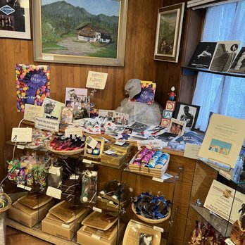 Boehm's Candies & Chocolates - Candy Stores Near Me - Issaquah, Washington