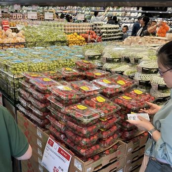 H Mart - Fresh fruits at the entrance - International Grocery Near Me - Dublin, California