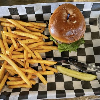 Ponderosa Brewing - Green Chile Beer Cheese Burger - Breweries Near Me - Albuquerque, New Mexico