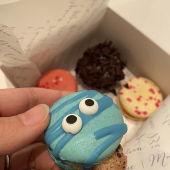 Kayla's Cake - Macarons, cookie dough flavor (Cookie Monster) - Desserts Near Me - Fullerton, California Kayla's Cake - Macarons, cookie dough flavor (Cookie Monster) - Desserts Near Me - Fullerton, California
