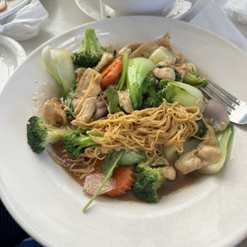 Pho Saigon Gem - We got the V2. Chow Mein with Stir Fried Veggie Crispy with chicken. Very delicious! - Soup Near Me - Laguna Hills, California