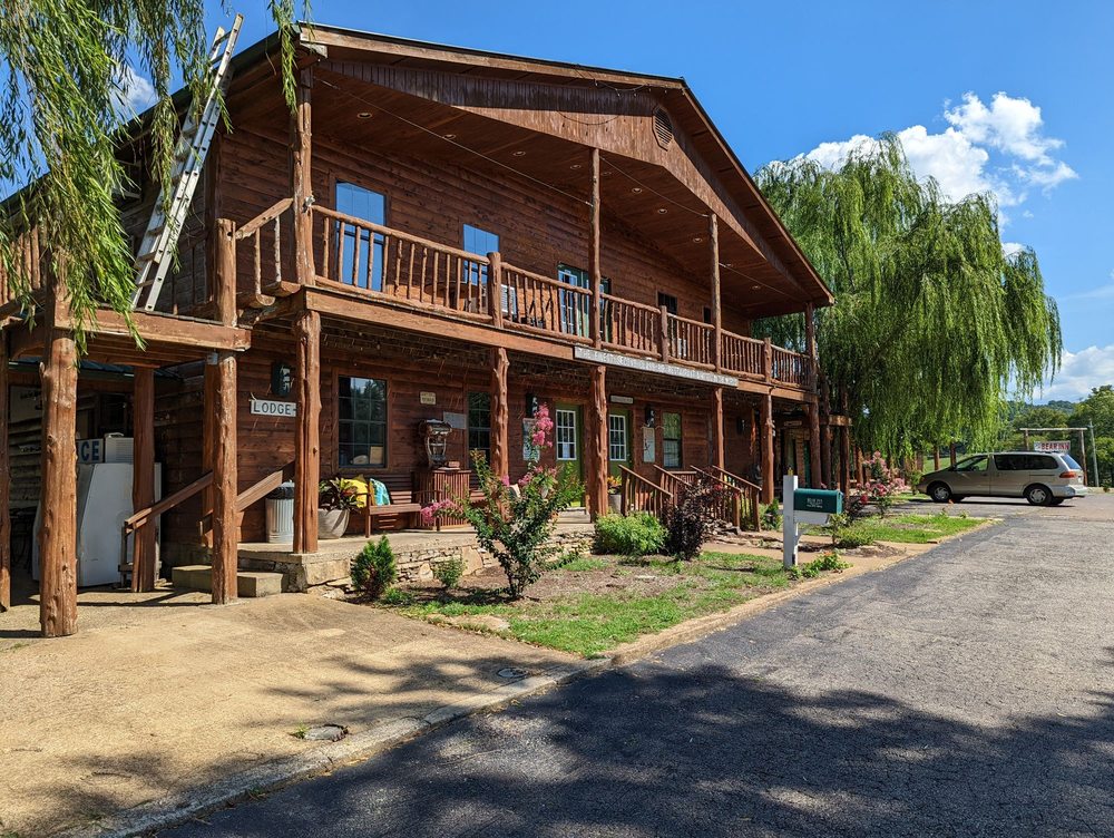 Bear Inn Resort Logo