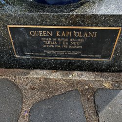 Queen Kapi'olani Statue
