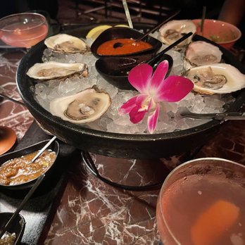 Como Como - East Coast Oysters - Seafood Near Me - Miami Beach, Florida