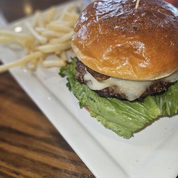 Mimi's Cafe - Brioche Cheeseburger and fries - American Near Me - San Diego, California