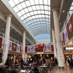 Brussels Airport - Holiday decor still up