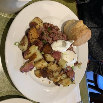 Bella's Cafe - Corned beef hash with poached eggs - Breakfast & Brunch Near Me - New Haven, Connecticut