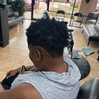 Expert Salon - One sided of my haircut - Hair Salons Near Me - Carrollton, Texas