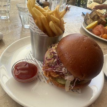 Great White Melrose - Fried chicken sandwich - Salad Near Me - West Hollywood, California Great White Melrose - Fried chicken sandwich - Salad Near Me - West Hollywood, California