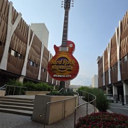 Happy Go Lucky Travels - Great place to see some famous people that played at Hard Rock and a great place to win some money