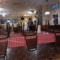 Shuttle Burgers & More - Inside Shuttle Burgers just before closing time. Although I was the only one there, they made me feel welcome.