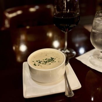 SHUCKERS OYSTER BAR - Creamy Clam Chowder - New American Near Me - Seattle, Washington SHUCKERS OYSTER BAR - Creamy Clam Chowder - New American Near Me - Seattle, Washington