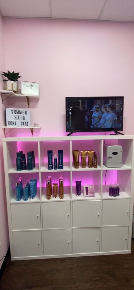 Smooth & Shine Hair Studio Logo