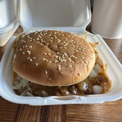 Gem In & Out - Chili Cheeseburger