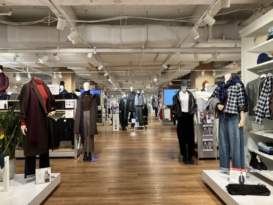 UNIQLO 5th Avenue by null