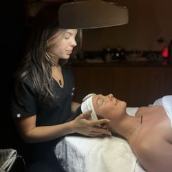 Hanna's Skin Studio