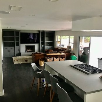 Green Oak Builders - view from kitchen into family room - General Contractors Near Me - Redondo Beach, California