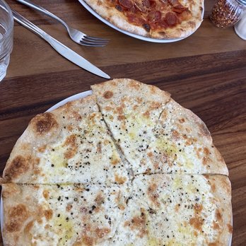 Annesso Pizzeria - Pepperoni pizza and cacio e pepe - Italian Near Me - Fresno, California Annesso Pizzeria - Pepperoni pizza and cacio e pepe - Italian Near Me - Fresno, California